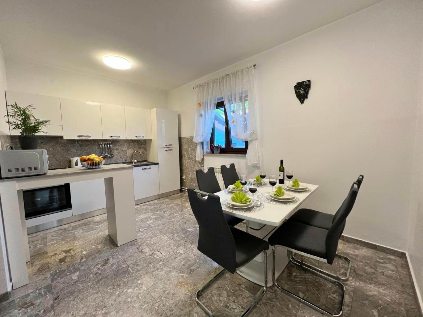 Apartment Tigo - 2 Bedrooms, 2 Bathrooms, Terrace And Big Garden Fažana Extérieur photo